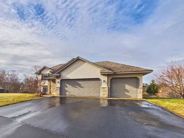 $375,000 | 7587 Wellington Circle, North Branch, MN 55056