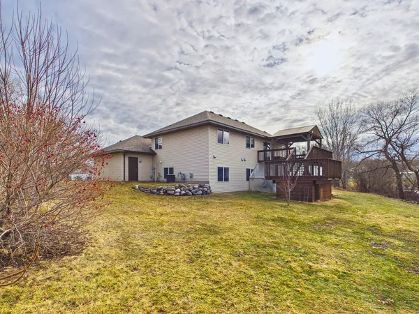 $375,000 | 7587 Wellington Circle, North Branch, MN 55056