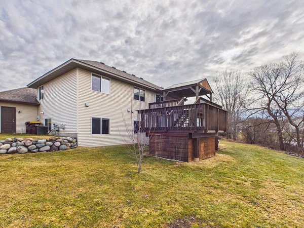 $375,000 | 7587 Wellington Circle, North Branch, MN 55056