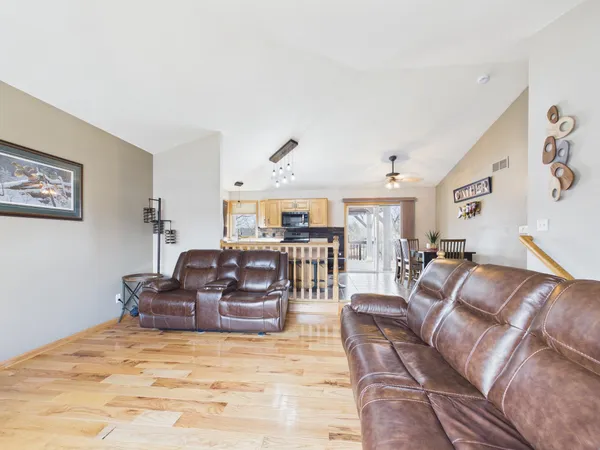 $375,000 | 7587 Wellington Circle, North Branch, MN 55056