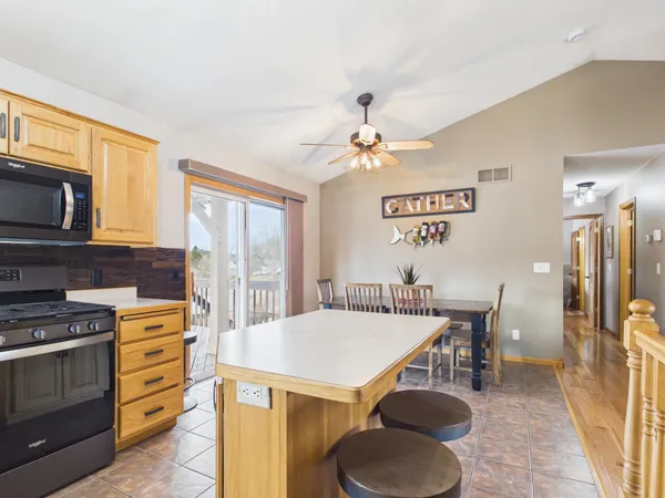 $375,000 | 7587 Wellington Circle, North Branch, MN 55056