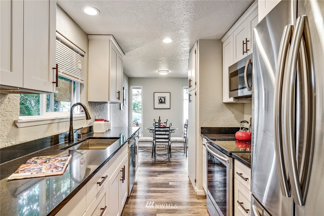 22021 Meridian Avenue South Bothell, WA 98021 - Photo 11 of 23