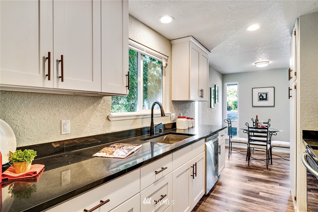 22021 Meridian Avenue South Bothell, WA 98021 - Photo 12 of 23