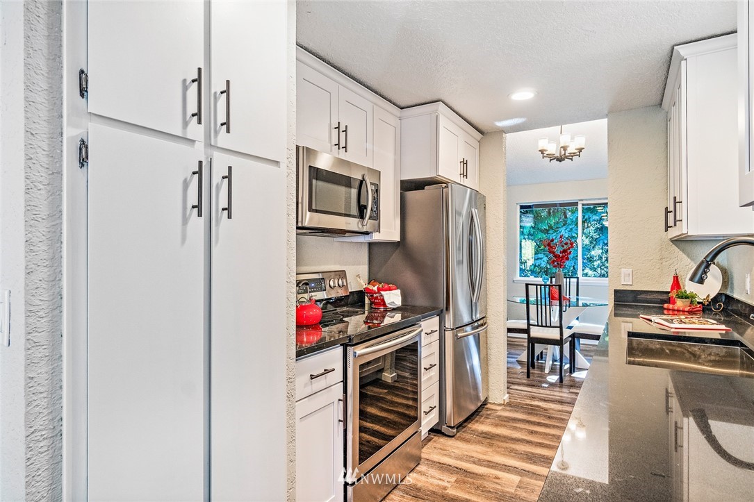 22021 Meridian Avenue South Bothell, WA 98021 - Photo 9 of 23