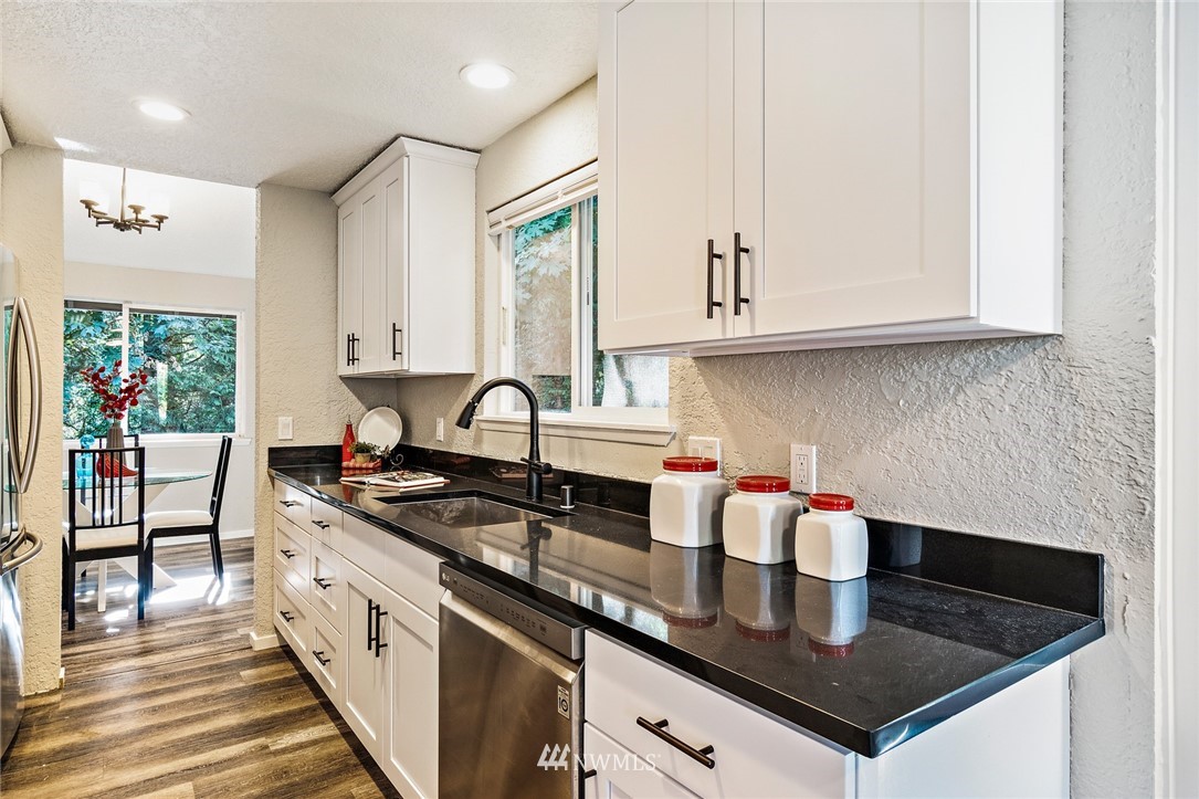 22021 Meridian Avenue South Bothell, WA 98021 - Photo 10 of 23
