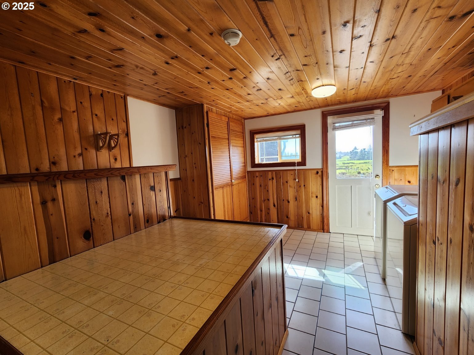 92920 Cape Blanco Road Sixes, OR 97476 - Photo 25 of 48 Laundry