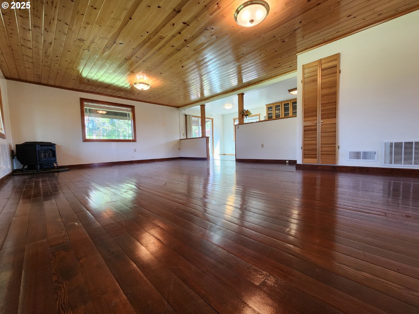 92920 Cape Blanco Road Sixes, OR 97476 - Photo 4 of 48 Living Room