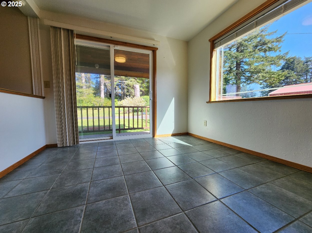 92920 Cape Blanco Road Sixes, OR 97476 - Photo 10 of 48 Dining Area