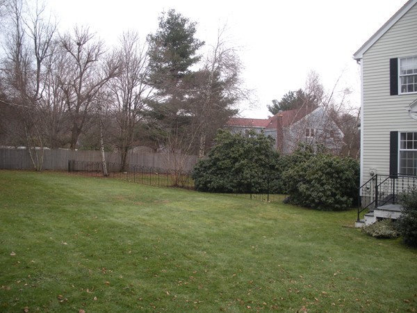 4 Barry Circle Amherst, MA 01002 - Photo 7 of 11 Gallery Image 7