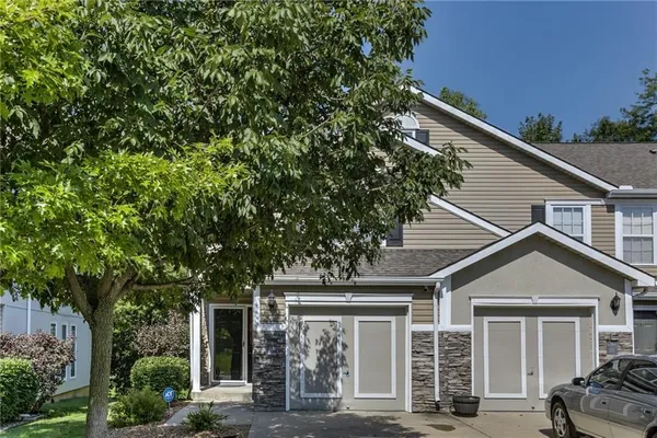 $231,000 | 517 Southwest Shadow Glen Drive, Blue Springs, MO 64015