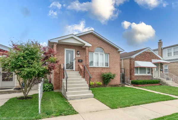 $589,900 | 3525 North Pioneer Avenue, Chicago, IL 60634