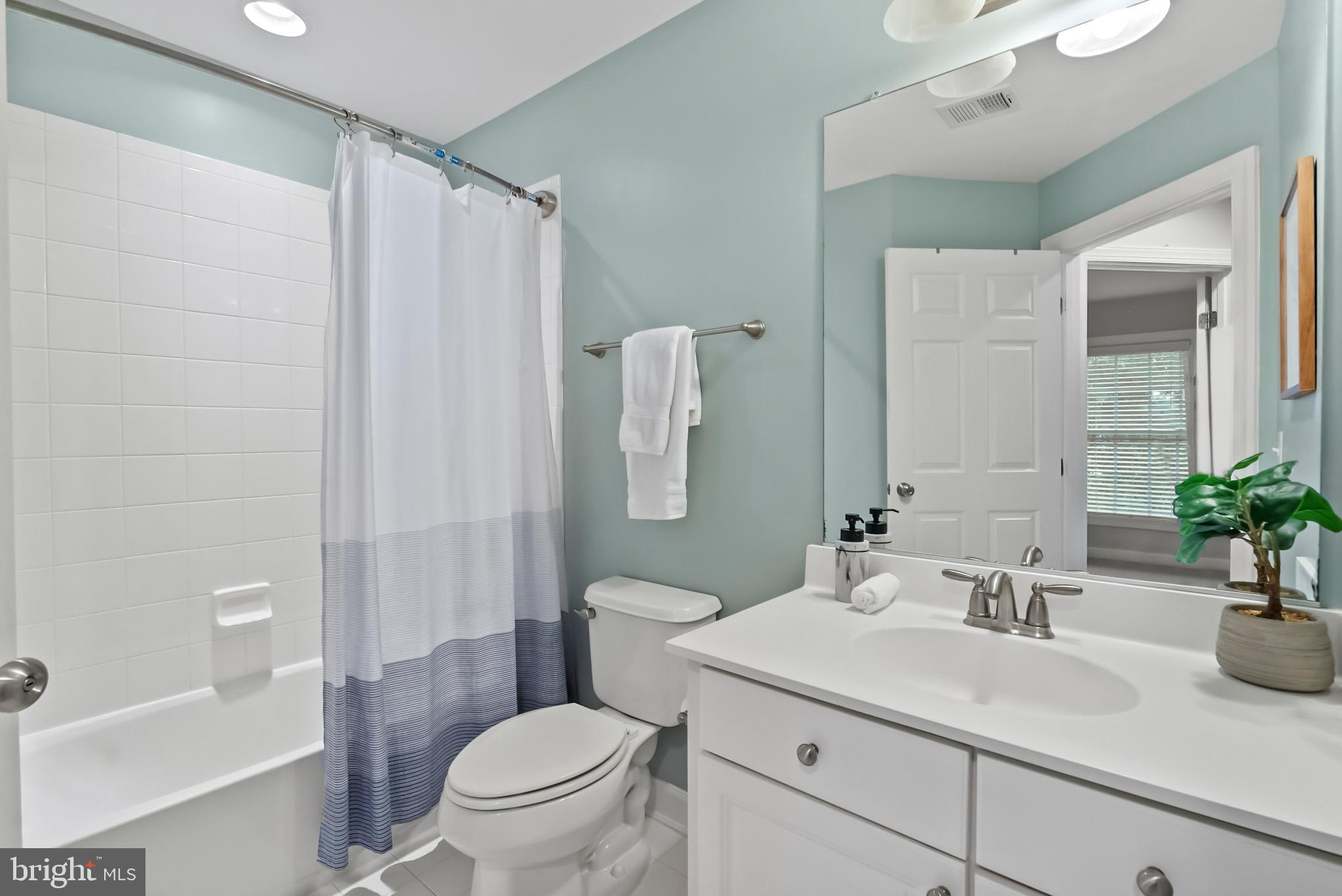 904 West Glebe Road Alexandria, VA 22305 - Photo 17 of 38 a bathroom with a sink a toilet and shower