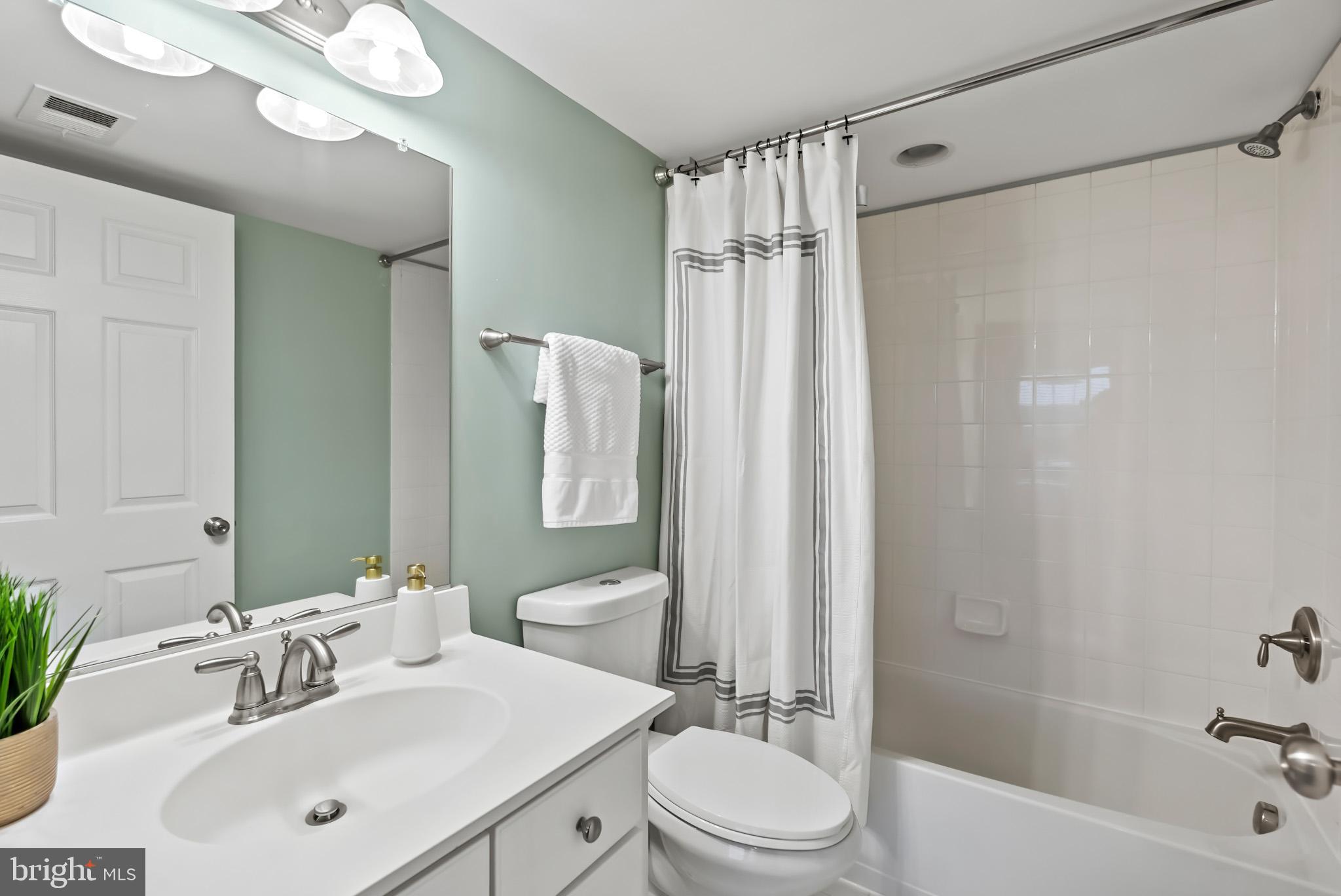 904 West Glebe Road Alexandria, VA 22305 - Photo 18 of 38 a bathroom with a sink a toilet and shower