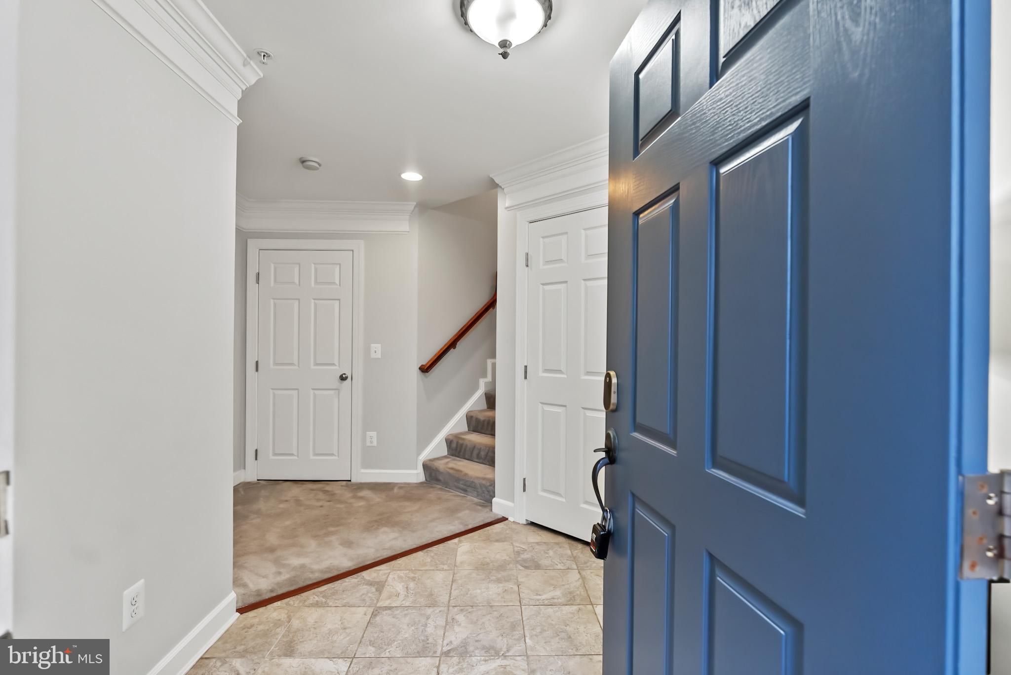 904 West Glebe Road Alexandria, VA 22305 - Photo 5 of 38 a view of entryway