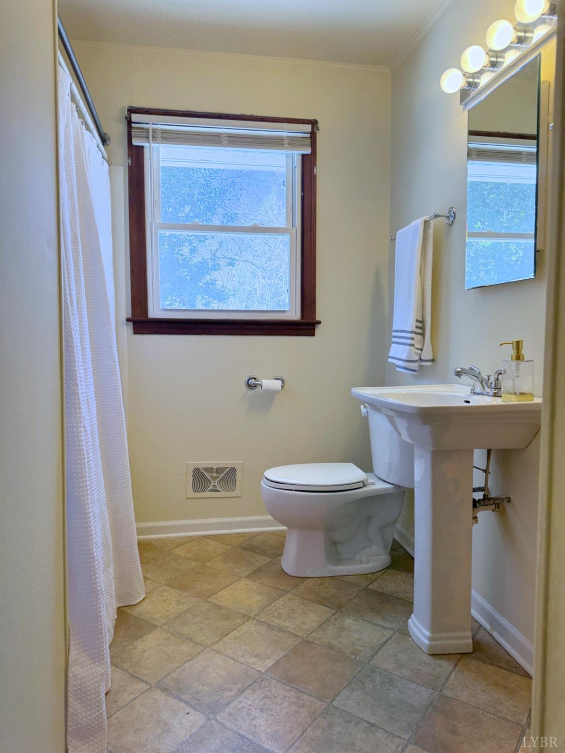 1624 Wiggington Road Lynchburg, VA 24503 - Photo 20 of 32 Gallery Image 20