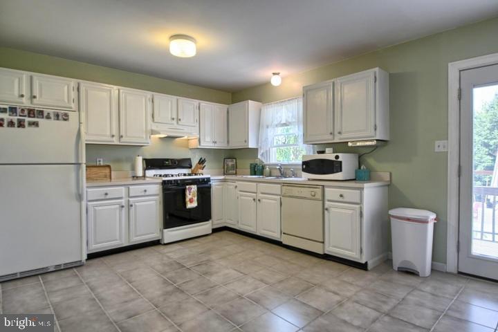 79 Robinhill Drive Lititz, PA 17543 - Photo 11 of 24 Gallery Image 11