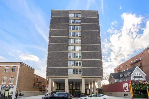 $598,000 | 872 Massachusetts Avenue, Unit 303, Cambridge, MA 02139