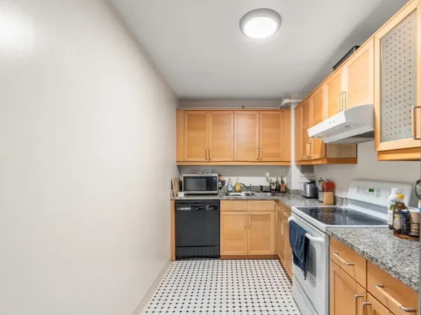 $598,000 | 872 Massachusetts Avenue, Unit 303, Cambridge, MA 02139