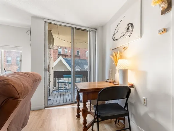 $598,000 | 872 Massachusetts Avenue, Unit 303, Cambridge, MA 02139