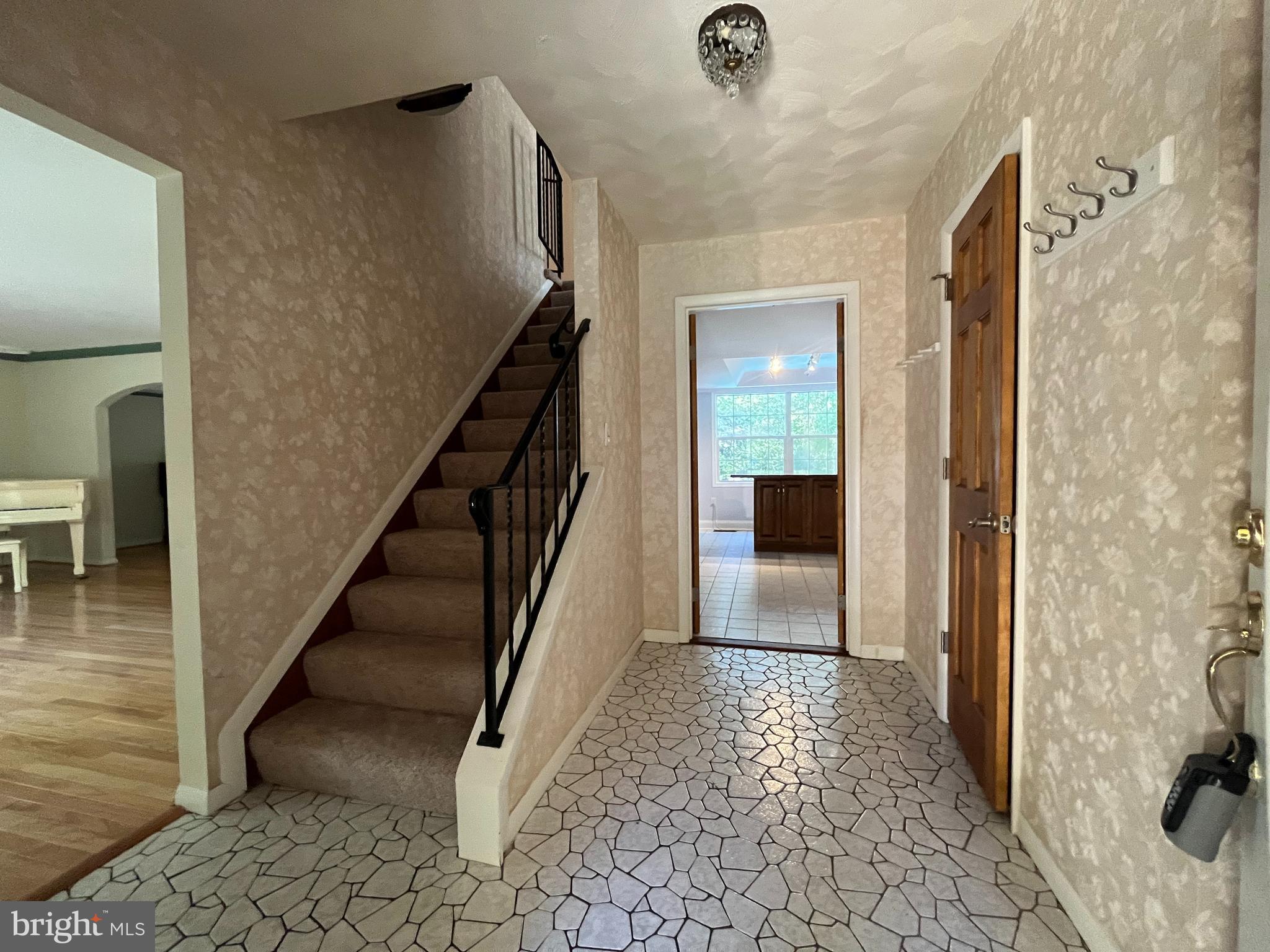3203 Riverview Drive Triangle, VA 22172 - Photo 3 of 77 Main house foyer entrance