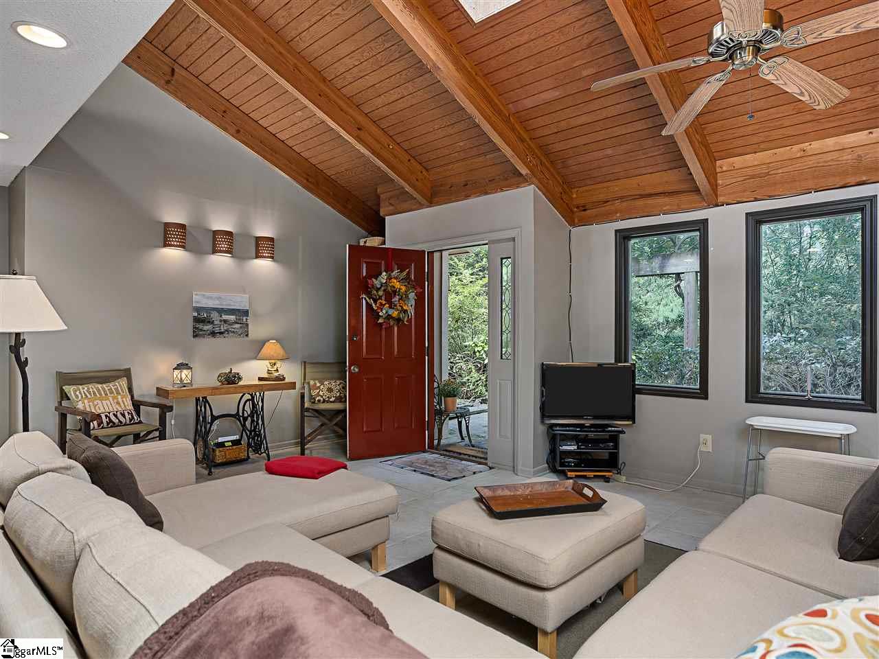 104 Robin Road Greenville, SC 29609 - Photo 4 of 32 Gallery Image 4