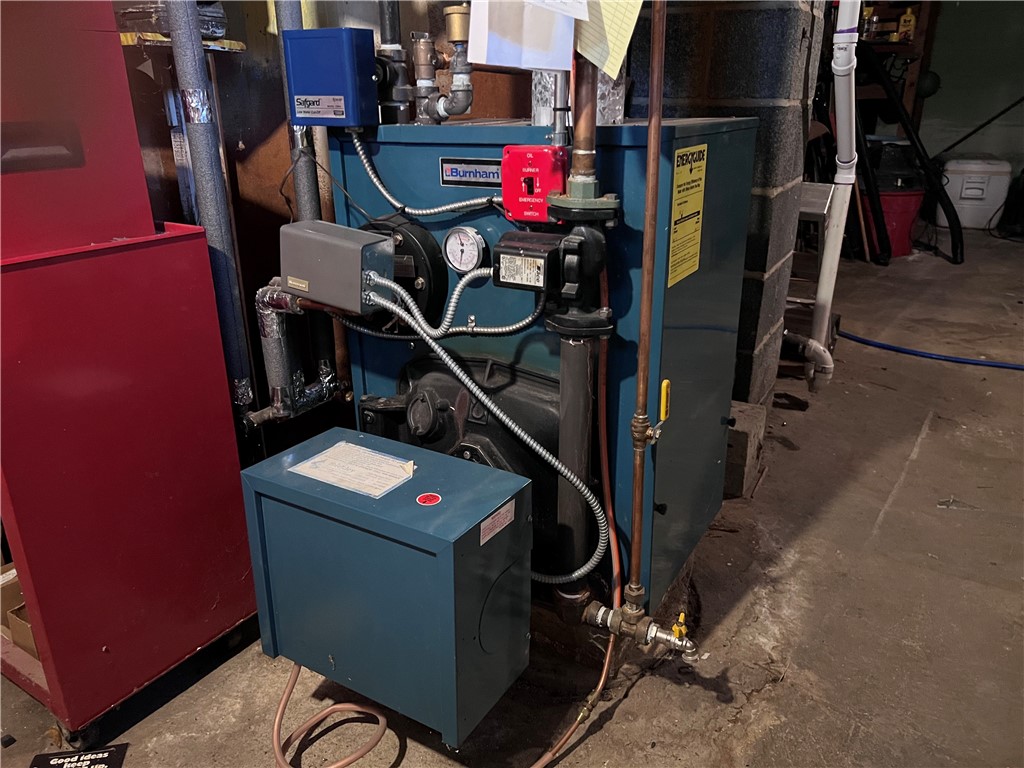 86 Maple Avenue Middletown, RI 02842 - Photo 16 of 27