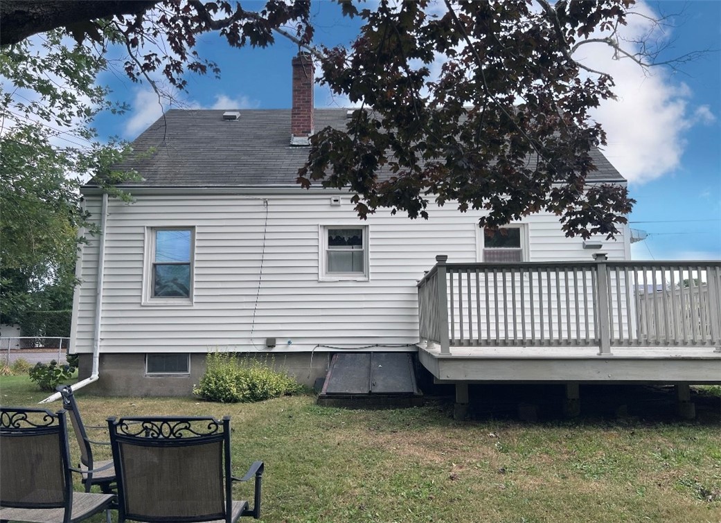 86 Maple Avenue Middletown, RI 02842 - Photo 19 of 27