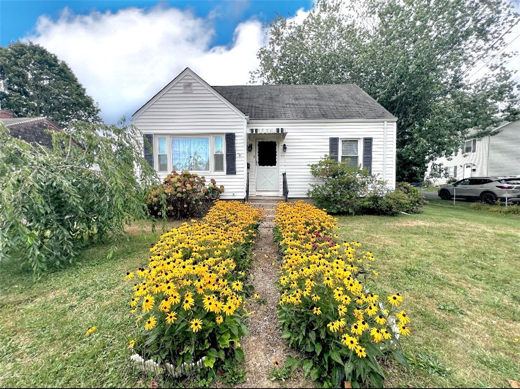 86 Maple Avenue Middletown, RI 02842 - Photo 4 of 27