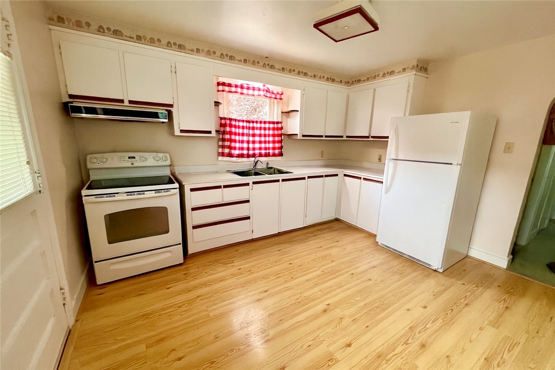 86 Maple Avenue Middletown, RI 02842 - Photo 5 of 27