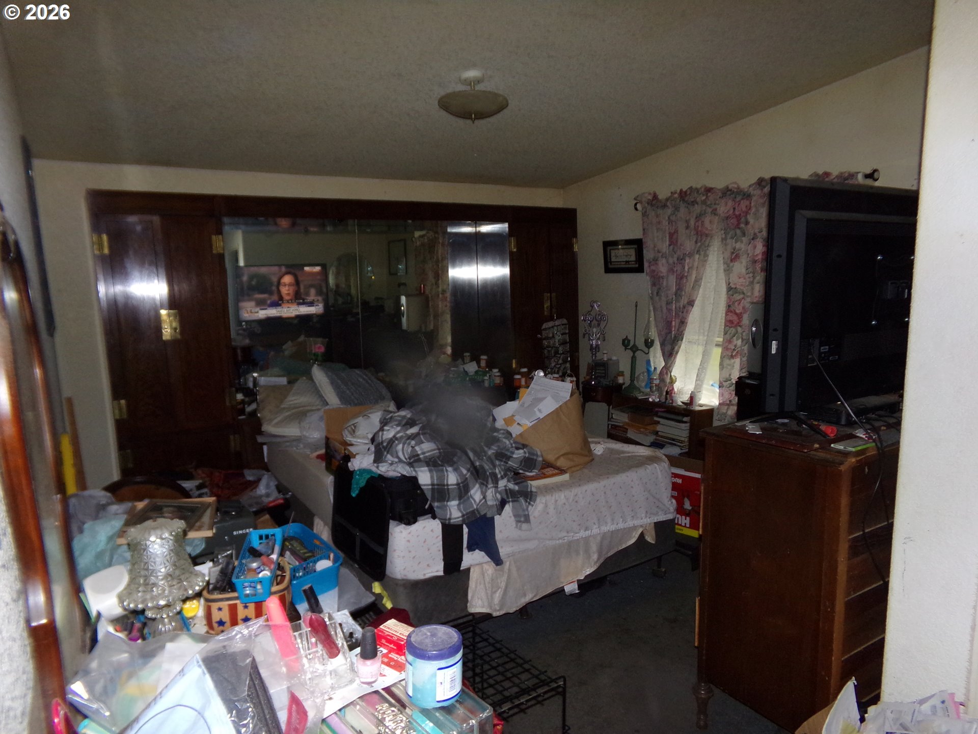 32211 Southeast Proctor Street Gresham, OR 97080 - Photo 19 of 27 a living room with furniture and a mirror
