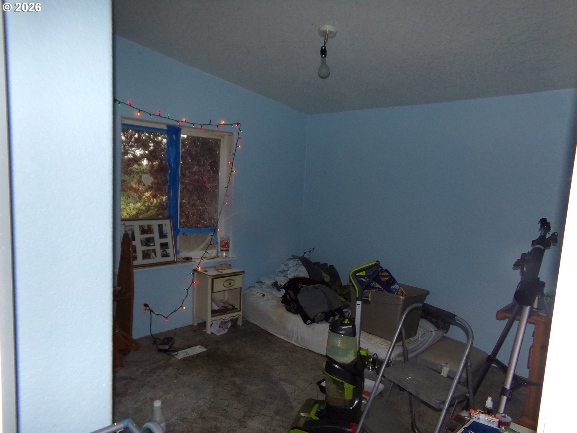 32211 Southeast Proctor Street Gresham, OR 97080 - Photo 25 of 27 a room with furniture and window