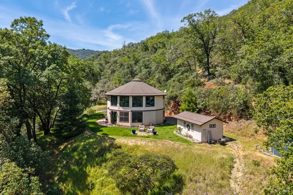 $990,000 | 850 Doolan Canyon Drive, Ukiah, CA 95482