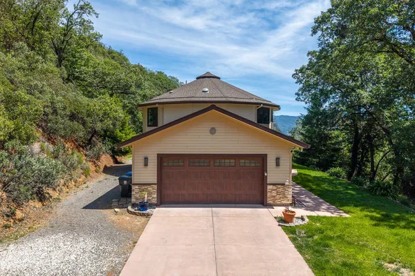 $990,000 | 850 Doolan Canyon Drive, Ukiah, CA 95482