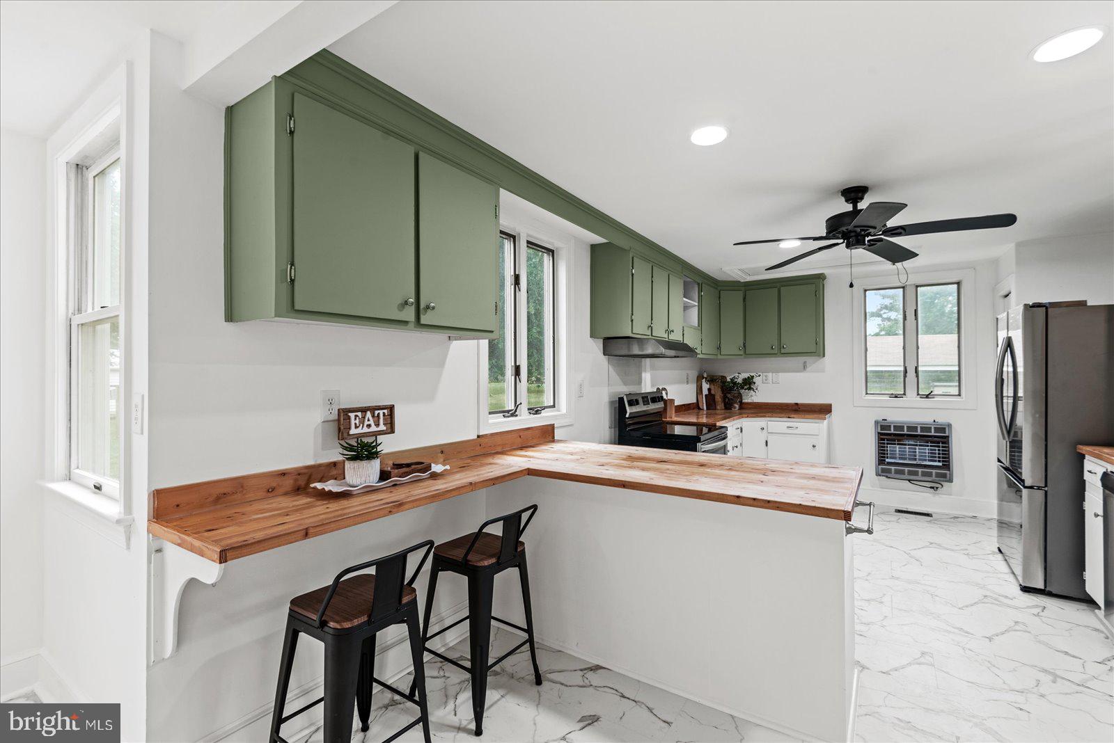 92 Front Street Warsaw, VA 22572 - Photo 14 of 85 Main Kitchen