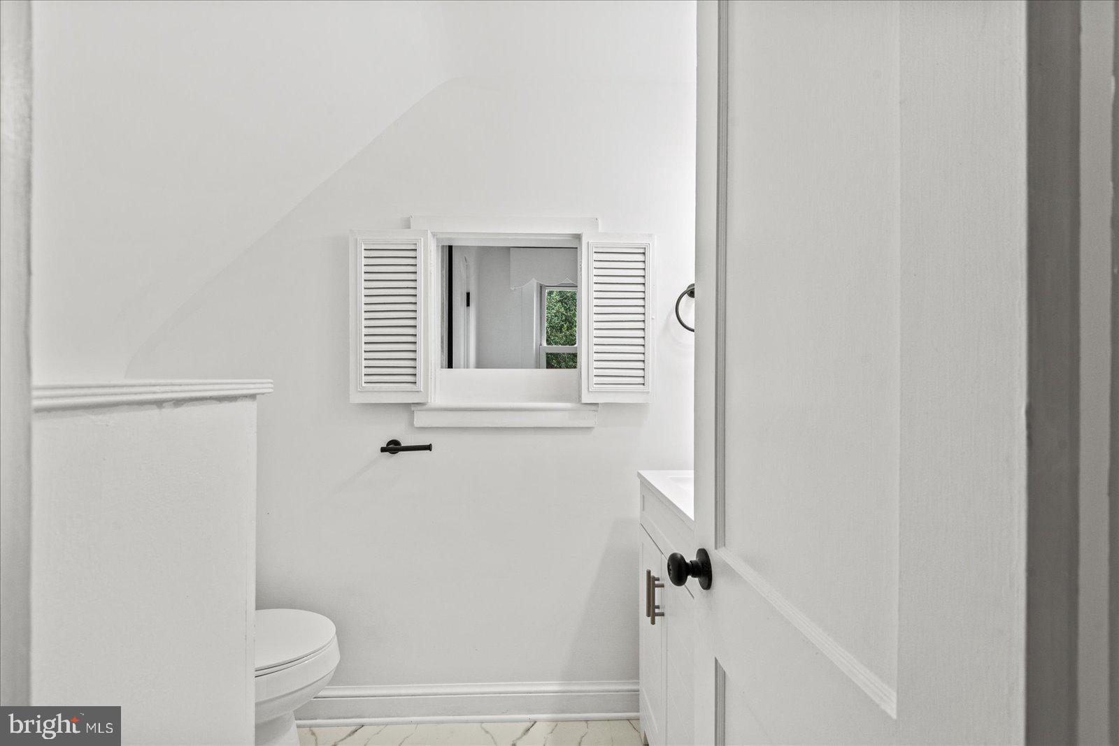 92 Front Street Warsaw, VA 22572 - Photo 52 of 85 Attached House 2 - Primary Bedroom Half Bath