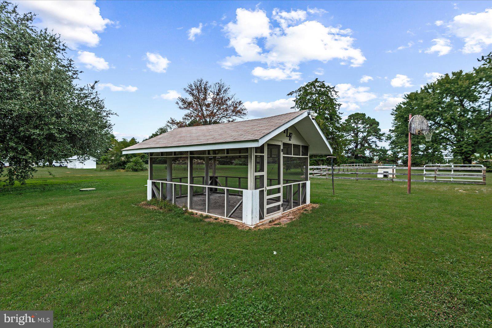 92 Front Street Warsaw, VA 22572 - Photo 57 of 85 Screened in Porch With Electricity