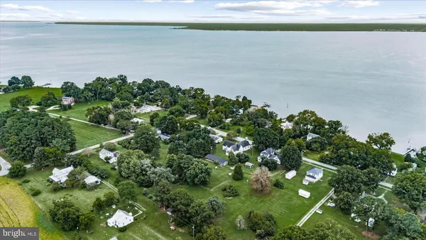 $525,000 | 92 Front Street, Warsaw, VA 22572