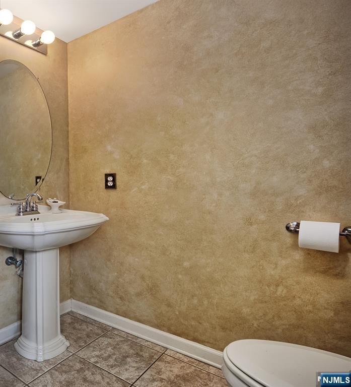 406 Newburgh Court West New York, NJ 07093 - Photo 5 of 31 a bathroom with a sink a toilet and mirror