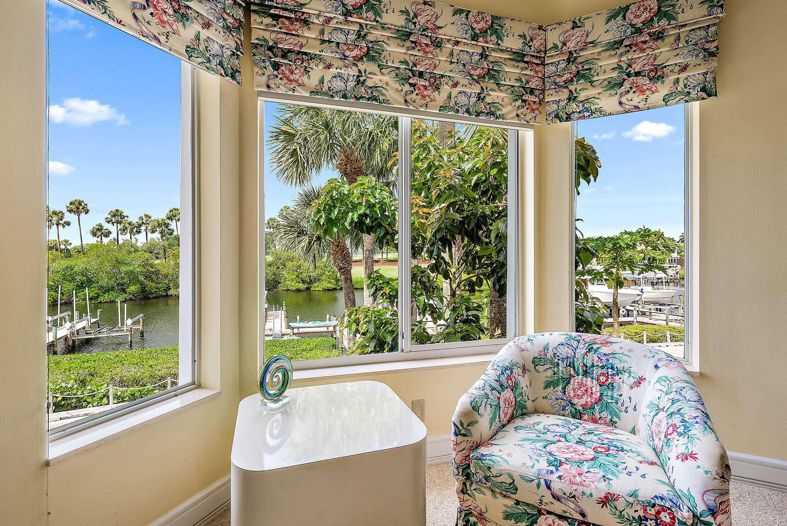 802 Captains Way Jupiter, FL 33477 - Photo 10 of 38 Sitting Area