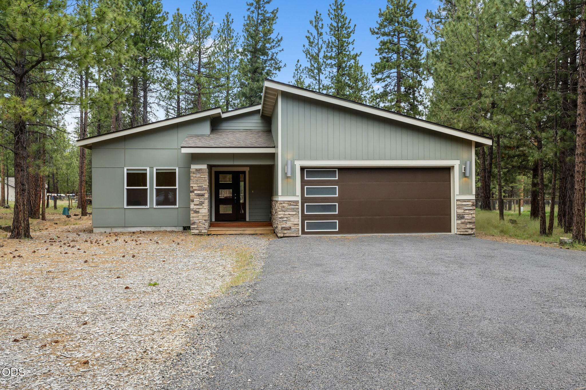 14431 Crossroads Loop Sisters, OR 97759 - Photo 4 of 37