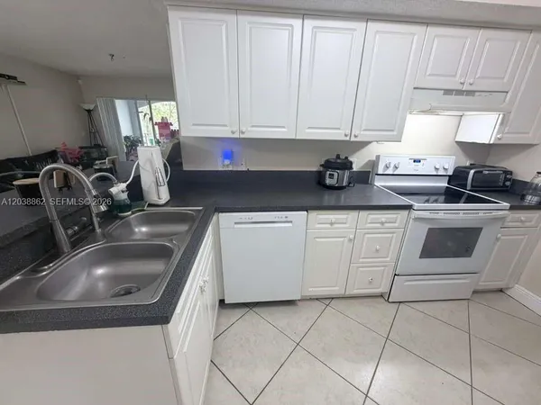 $2,300 | 9610 Northwest 2nd Street, Unit 8206, Pembroke Pines, FL 33024