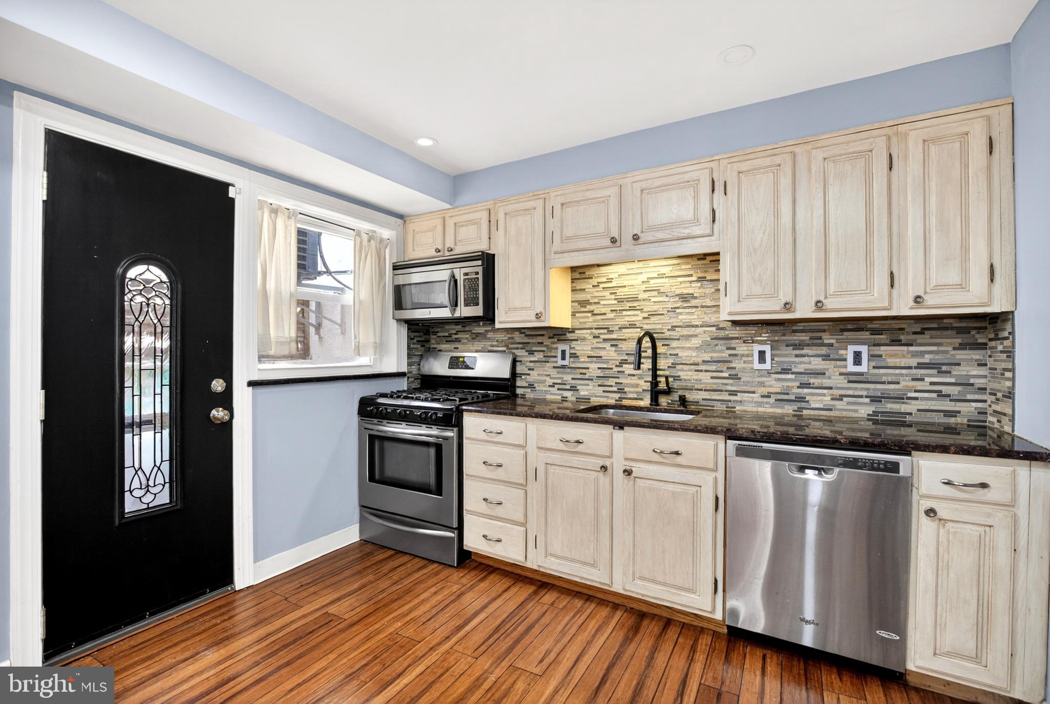 1131 South 7th Street Philadelphia, PA 19147 - Photo 5 of 18