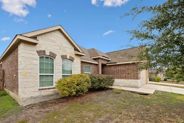 a view of a house with a yard