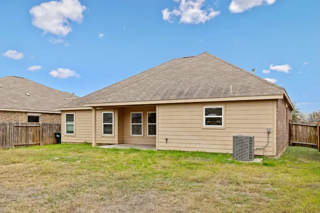 a view of a house with a backyard