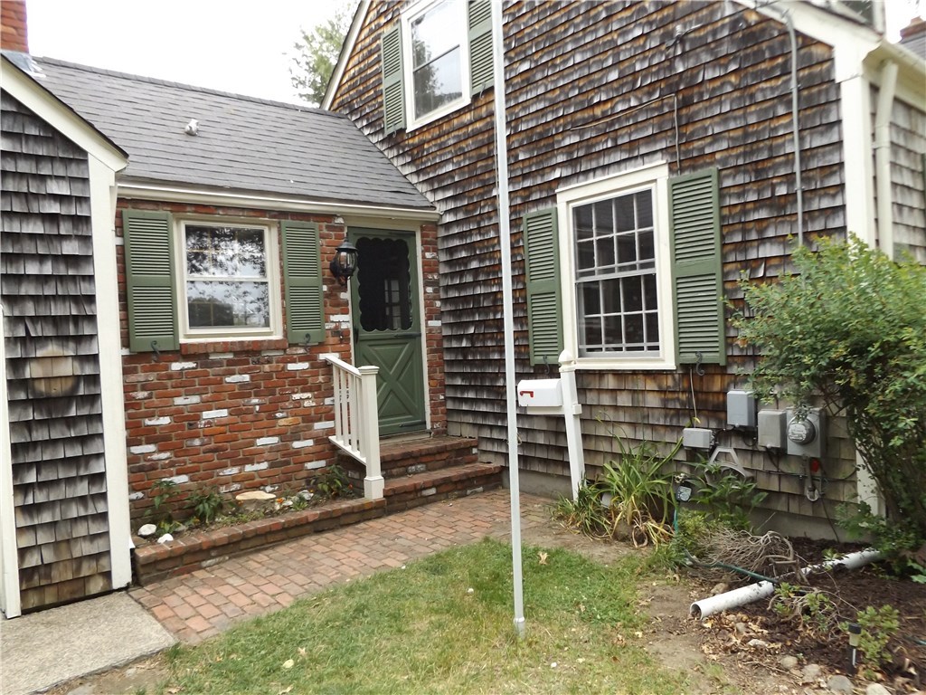 63 Fales Road Bristol, RI 02809 - Photo 3 of 19