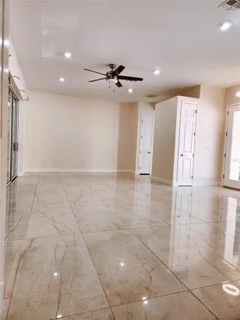 a view of a livingroom with a garage