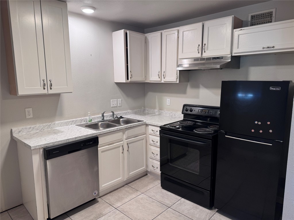 901 Parmer Avenue, Unit 3 Killeen, TX 76541 - Photo 4 of 12 a kitchen with white cabinets and appliances