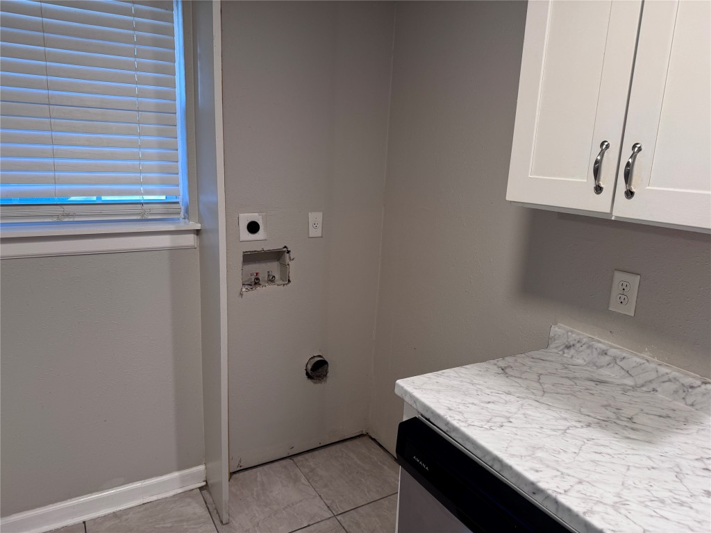 901 Parmer Avenue, Unit 3 Killeen, TX 76541 - Photo 5 of 12 a bathroom with a granite countertop sink and a mirror