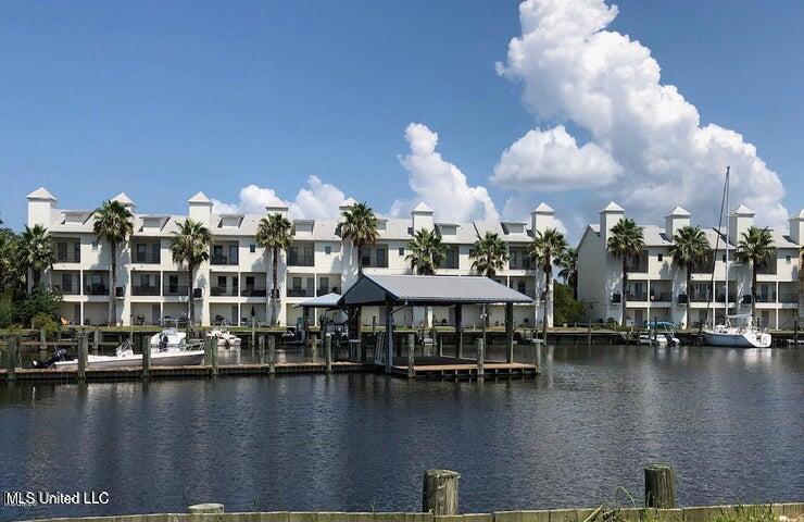 1400 Mill Road, Unit 40 Gulfport, MS 39507 - Photo 3 of 24 Mill Rd back