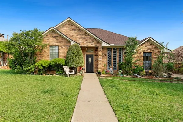 $289,999 | 205 Forest Creek Drive, Sherman, TX 75092